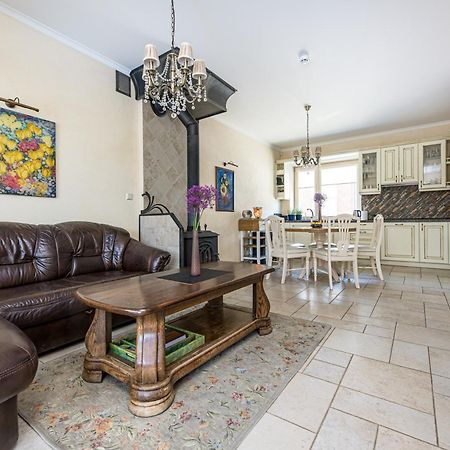 פלאנגה Villa With Private Pool Laumes Juosta מראה חיצוני תמונה
